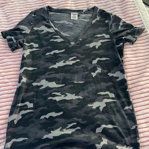 pink tshirt